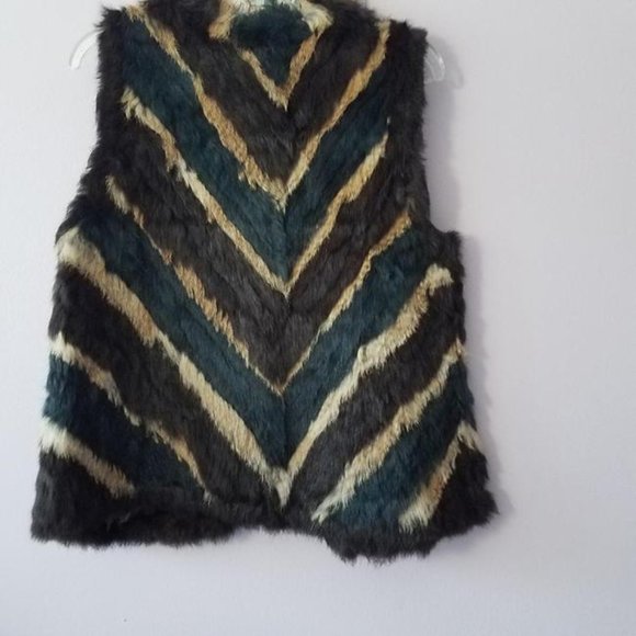 FUR VEST - Picture 2 of 3